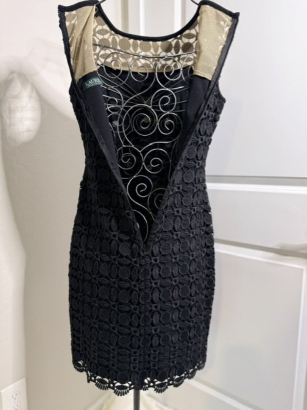 Lauren Ralph Lauren Black Lace Illusion Neckline Sheath Cocktail Dress, Size 2 - Picture 6 of 11
